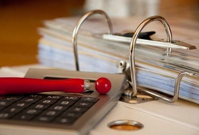 assistance administrative papier feuille soin finance conseil