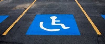 stationnement route fauteuil carte invalidité handicap